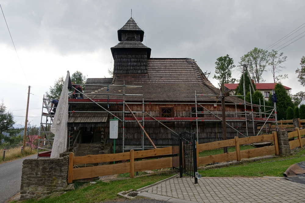 Nowy dach w kościele w Lalikach - Pochodzitej!